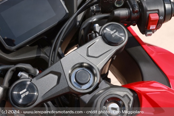 La fourche inversée Showa SFF-BP de la Honda CBR650R