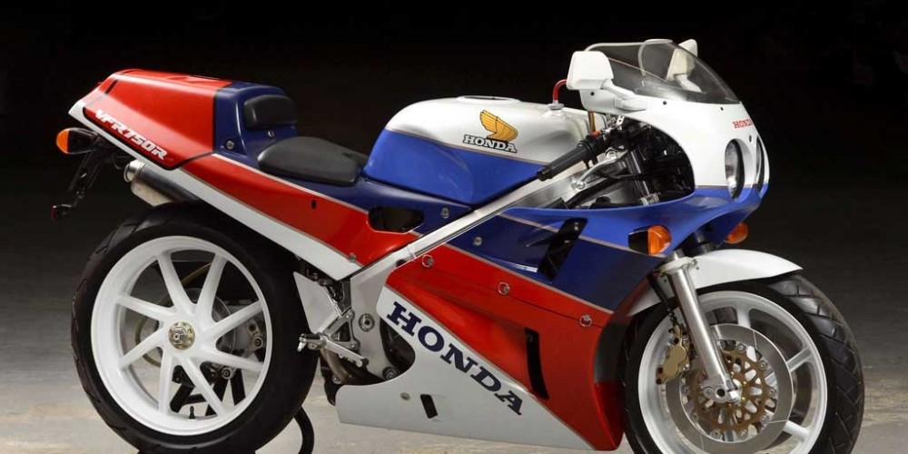 La Honda RC 30, sa vie, son oeuvre