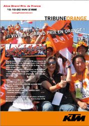 Tribune Orange KTM pendant le Grand Prix Moto de France