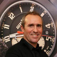 St&eacute;phane Peterhansel avec Montre chronographe Wyler Dakar