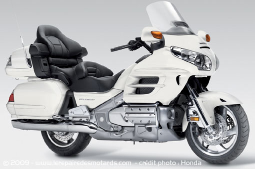 honda-goldwing-gl1800-blanc.jpg