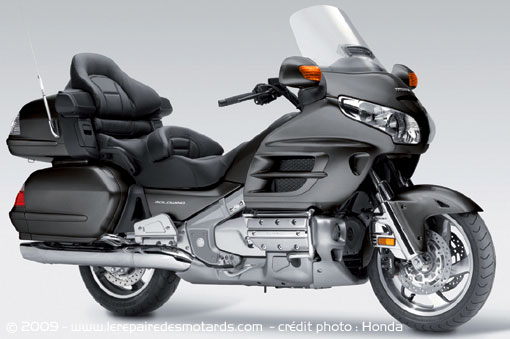 honda-goldwing-gl1800-marron.jpg