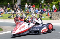Tourist Trophy : le duo Reeves/Sayle s'impose en Sidecar - Photo : IOMTT