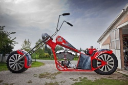 Insolite : la plus grande moto au monde au Guinness Book (photo : DR)