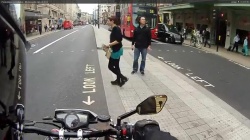 Vidéo : le motard farceur