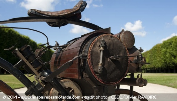 Vélo-moteur à vapeur, 1870 : une pièce unique au monde qui peut être considérée comme le premier exemple de la motocyclette.