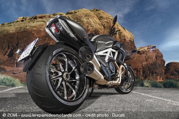 http://www.lerepairedesmotards.com/img/actu/2014/nouveaute/ducati-diavel-geneve-salon.jpg