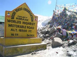 Quatre motardes sur l'Himalaya