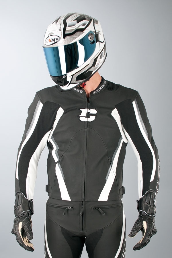 Equipements moto femme et vêtements motarde : Casques, Blousons, Gants,  bottes, pantalons