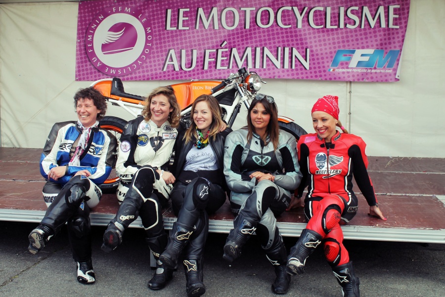 Quelles bottes de moto pour femme ? - Les Bikeuses