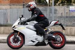 1ères photos de la Ducati 959 Panigale