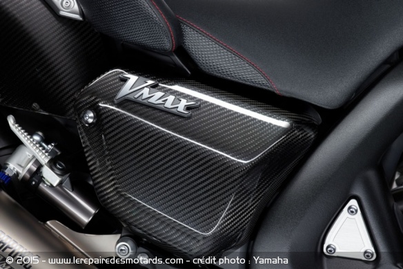 Cache carbone de la Yamaha Vmax Carbon Edition