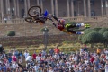 X Fighters   Pags Moore luttent titre