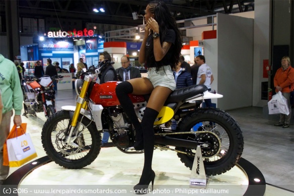 La Caballero sur le stand Fantic à l'EICMA La Caballero sur le stand Fantic à l'EICMA