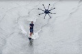 Un drone surfer