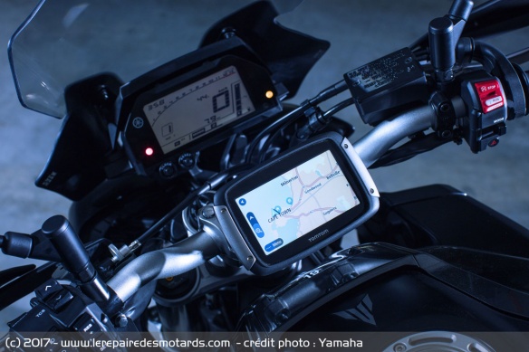 En plus du support de GPS, la Tourer permet d'obtenir une réduction sur le TomTom Rider 410