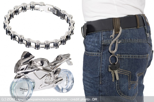 Chaine, parfum et porte-clé