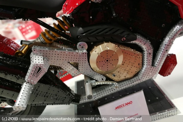 Le moteur de la Ducati Monster 1200 en Meccano