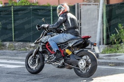 Ducati retouche son Hypermotard - crédit photo : Morebikes