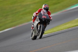 La Ducati Panigale V4 R s'illustre en piste - crédit photo : MotorcycleNews.com