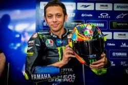 MotoGP : Rossi teste son nouveau casque