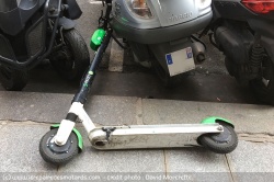 Paris envoie les trottinettes sur les stationnements moto