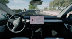 Le Smart Summon de Tesla inquiète les autorités