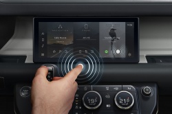L'écran de bord tactile sans contact - Crédit photo : Jaguar Land Rover