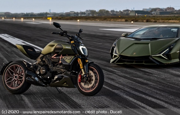 Face à face Ducati Diavel et Lamborghini