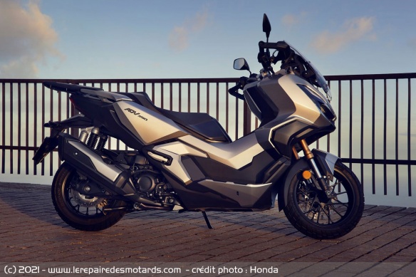 Maxi-scooter Honda ADV350