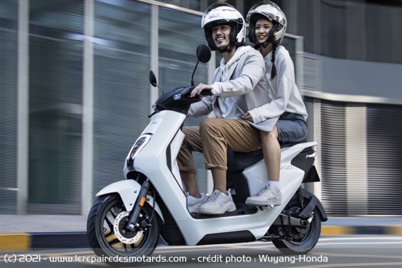 Le constructeur japonais se lance sur le marché du scooter électrique low-cost