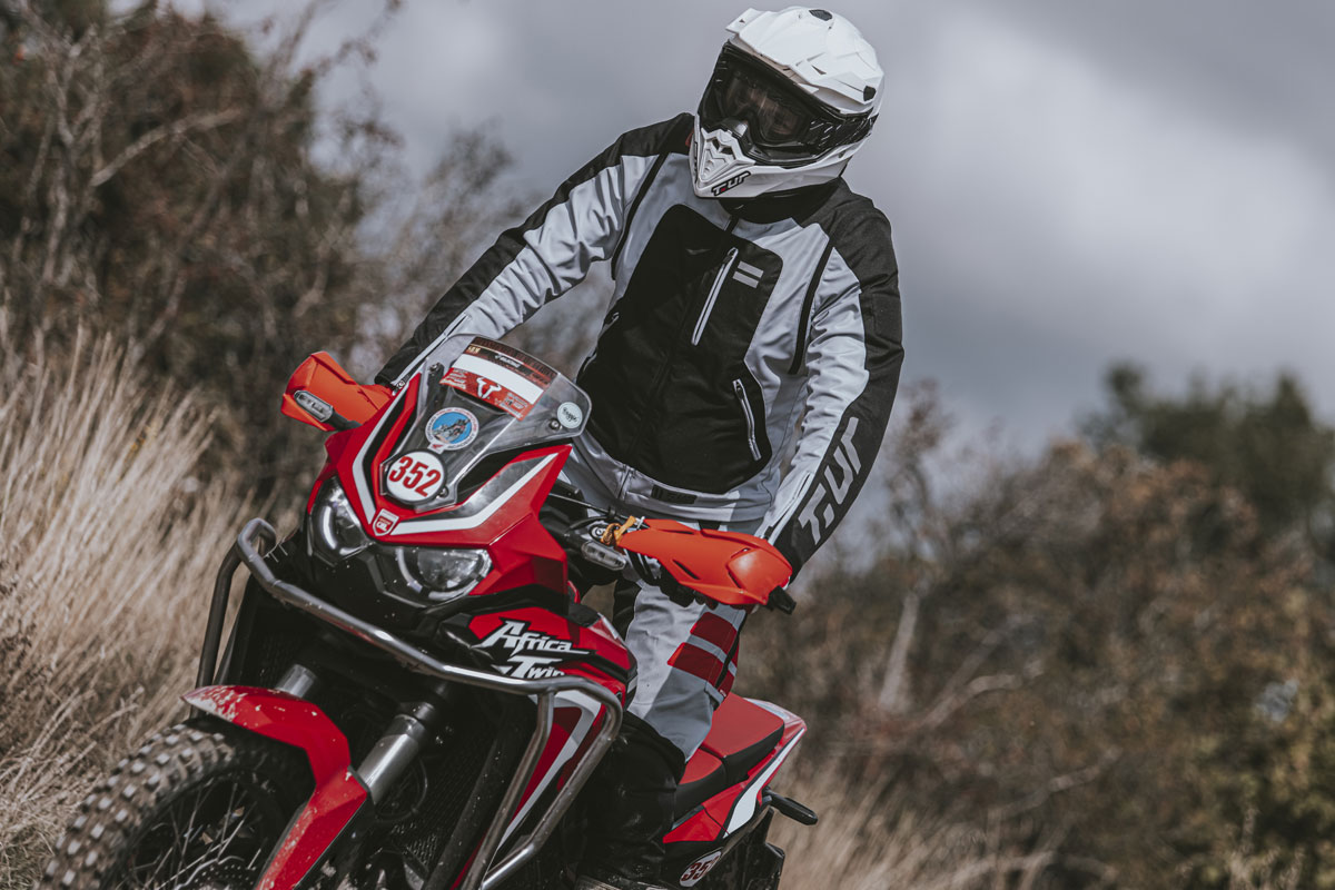 Comment choisir sa veste et son pantalon moto Touring ou Adventure ?  (lexique) – Motard Adventure