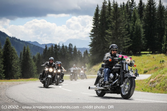 Les participants pourront prendre par à des balades à moto dans les Alpes