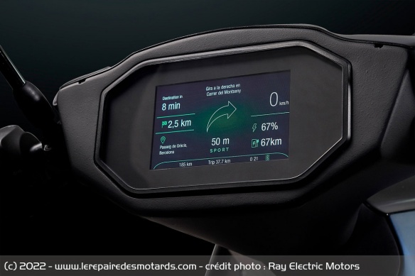 Le Ray 7.7 est équipé d'un compteur TFT de 5