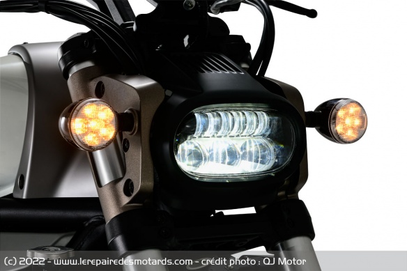 A l'image de la moto, le phare semble très inspiré par la Harley Fat Bob