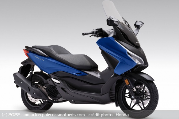 Honda Forza 125 bleu