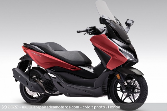 Honda Forza 125 rouge