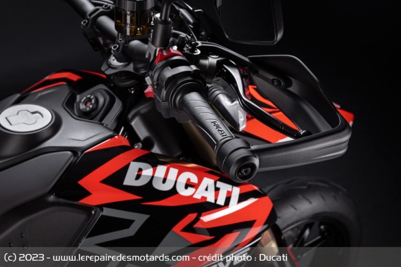 Le guidon de la Ducati Hypermotard 698 Mono