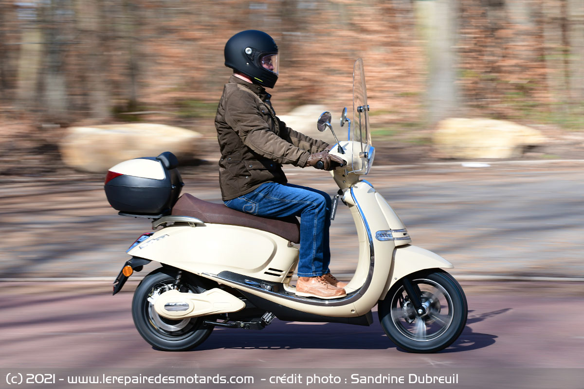 Promo : motos et scooters électriques à moitié prix