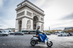 Paris sélectionne ses scooters électriques en libre-service