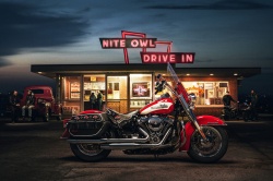 Bagger Harley-Davidson Hydra Glide Revival