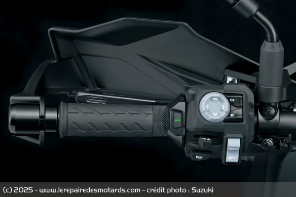 Les poignées chauffantes des Suzuki GSX-S1000GT+ et GSX-S1000GX+ Les poignées chauffantes des Suzuki GSX-S1000GT+ et GSX-S1000GX+