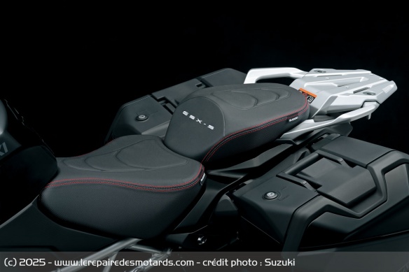 La selle des Suzuki GSX-S1000GT+ et GSX-S1000GX+ La selle des Suzuki GSX-S1000GT+ et GSX-S1000GX+