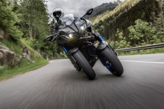 Yamaha Niken tour