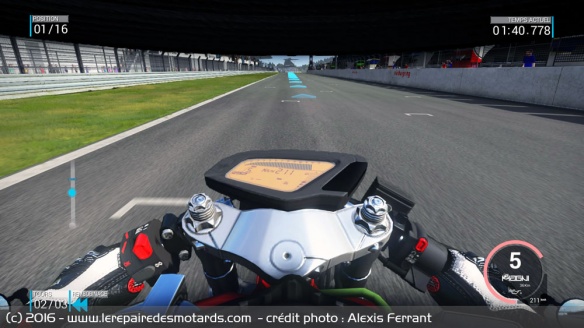 La vue du casque permet d'admirer le soin apporté aux détails de chaque moto