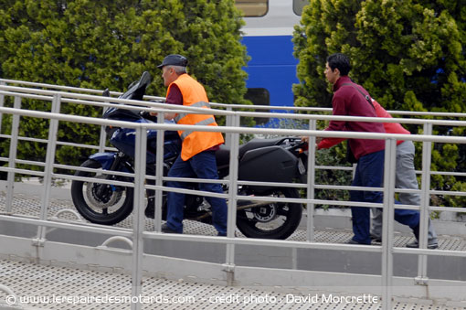 deux-roues &agrave; la poussette Moto-Train