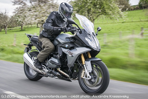 BMW R1200RS sur autoroute