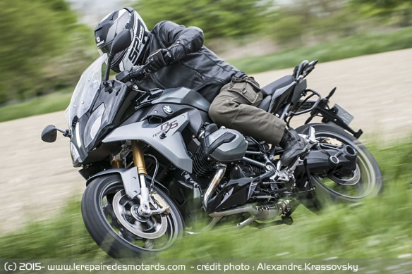 BMW R1200RS sur routes