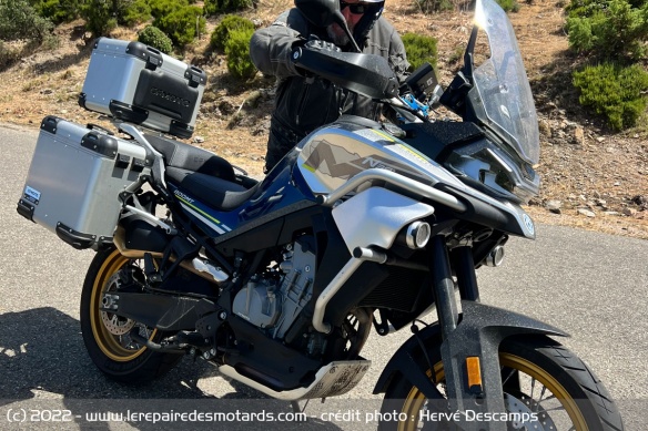 La CFMoto 800 MT dans sa variante Touring