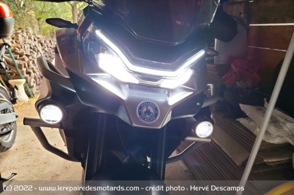 L'éclaire full Led de la CFMoto 800 MT Touring